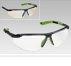 Lunettes de protection sans monture JSP de forme fortement rallongée en arrière-BOLLÉ, Degré de protection 5-UNIVET-SWISS ONE-Lunettes de protection JSP, de forme fortement rallongée en arrière-UNICO GRABER-Lunettes de protection ARTILUX- 3M PELTOR-BOLLÉ ultra-légères-UNIVET en polycarbonate incolore antibuée résistant aux rayures-Lunettes de protection 3M en polycarbonate incolore résistant aux rayures-UNICO-UNICO GRABER-HONEYWELL-SWISS ONE-ARTILUX